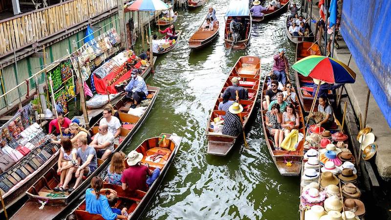 Damnoen Saduak floating market